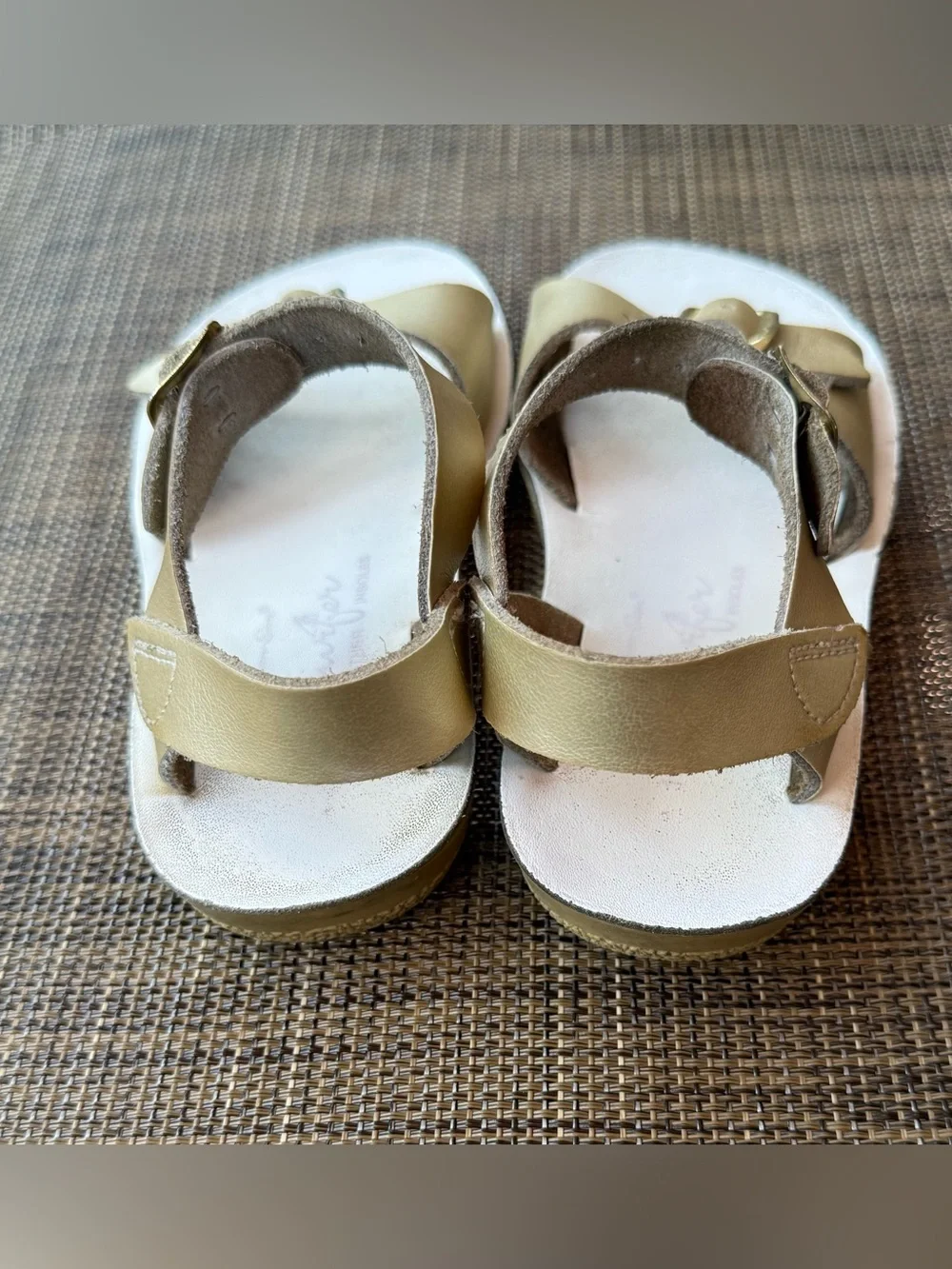Salt Water Sun-San Surfer Sandals by Hoy Gold Leather Toddler Girl’s 10 Buckles